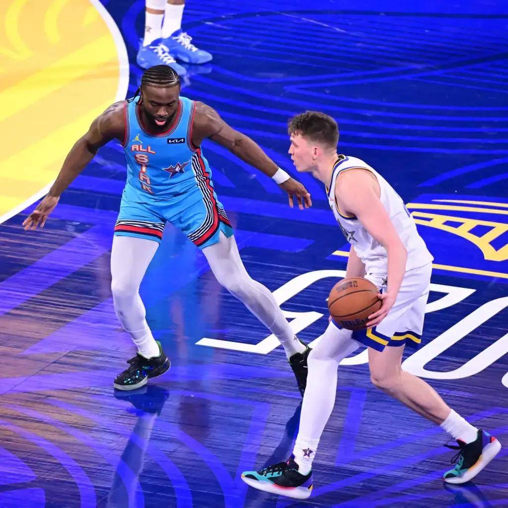 开云-关于塔图姆回归赛场，回归赛场首场状态亮眼，C9观众沸腾！的信息